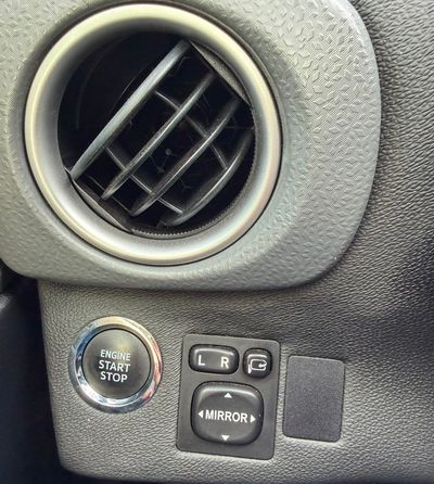 Toyota Vitz miniatura 3