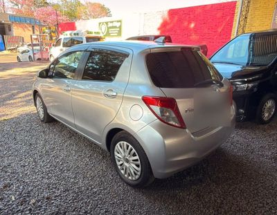 Toyota Vitz miniatura 6