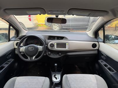 Toyota Vitz miniatura 5