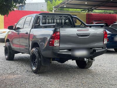 Toyota Hilux miniatura 5