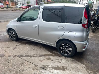 Toyota FunCargo miniatura 8