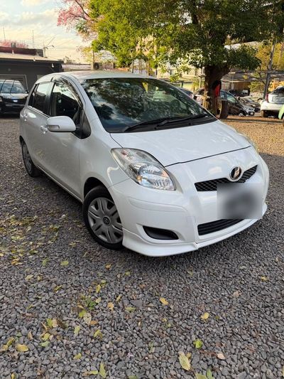 Toyota Vitz miniatura 2