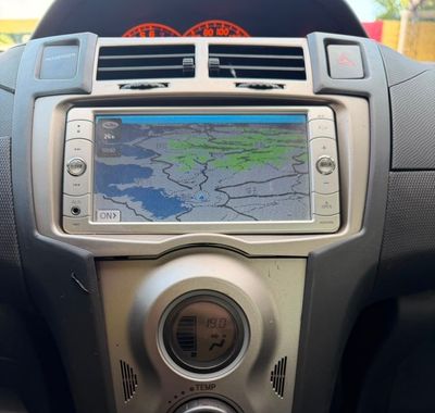 Toyota Vitz miniatura 4