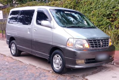 Toyota Gran Hiace thumbnail 1