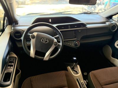 Toyota Aqua miniatura 4