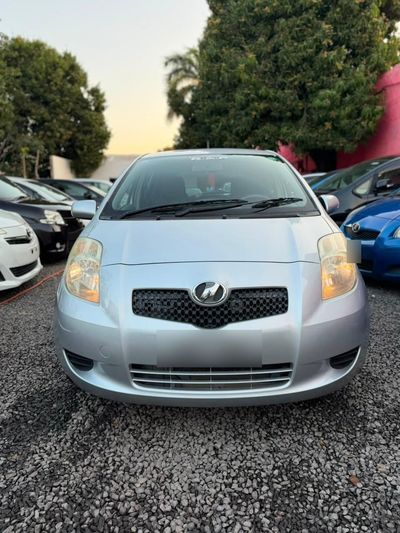 Toyota Vitz miniatura 3
