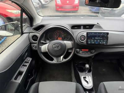 Toyota Vitz miniatura 10