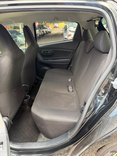 Toyota Vitz miniatura 2