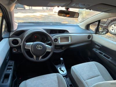 Toyota Vitz miniatura 2