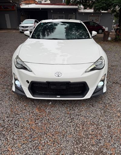 Toyota GT 86 thumbnail 1