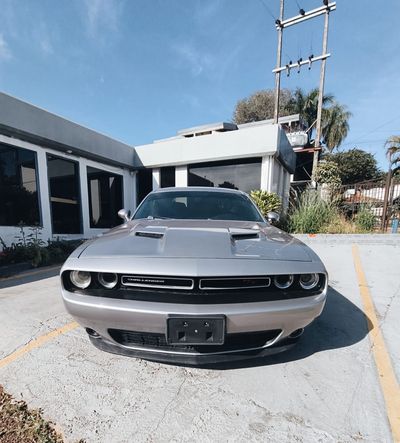 Dodge Challenger thumbnail 1