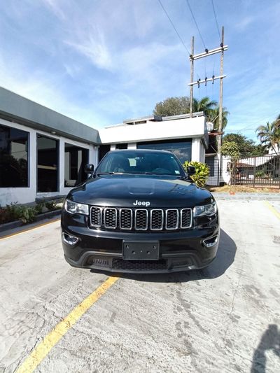 Jeep Grand Cherokee thumbnail 1