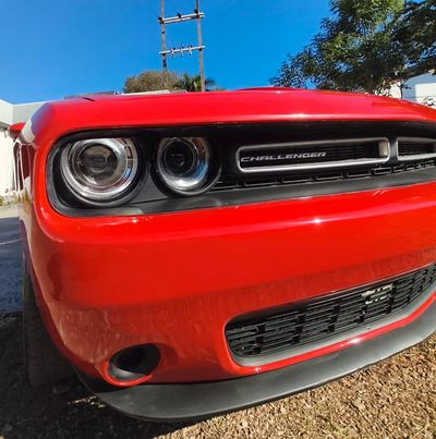 Dodge Challenger thumbnail 1
