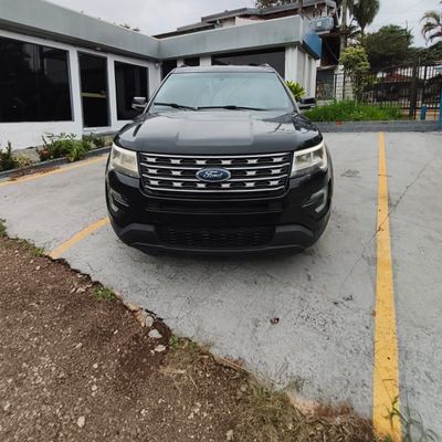 Ford Explorer thumbnail 1