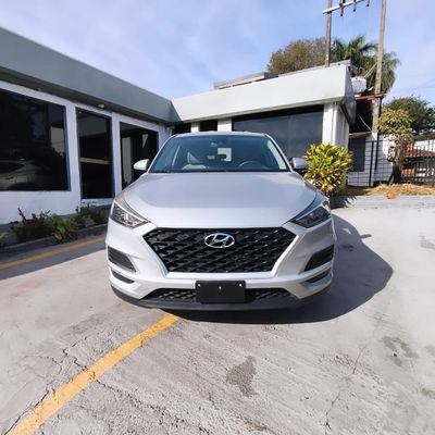 Hyundai Tucson thumbnail 1