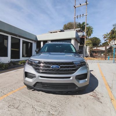 Ford Explorer thumbnail 1