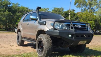 Toyota Fortuner miniatura 3