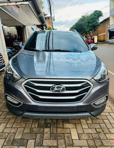 Hyundai Tucson thumbnail 1