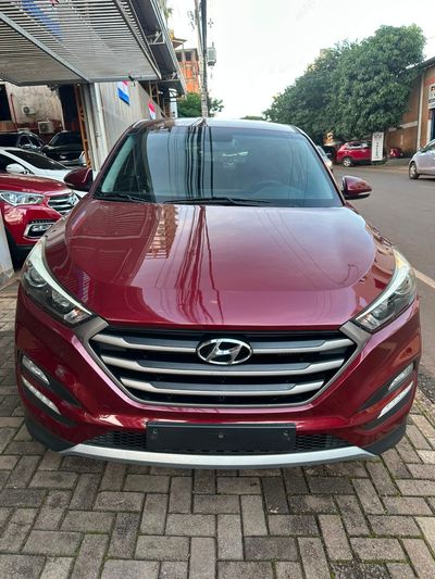 Hyundai Tucson thumbnail 1