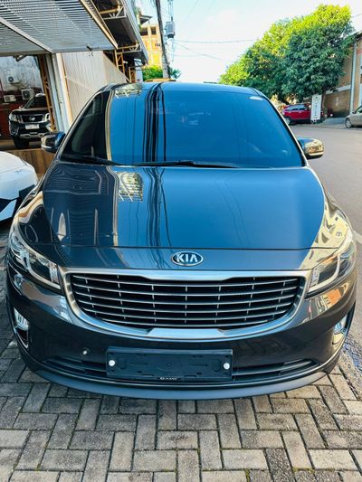 Kia Carnival thumbnail 1