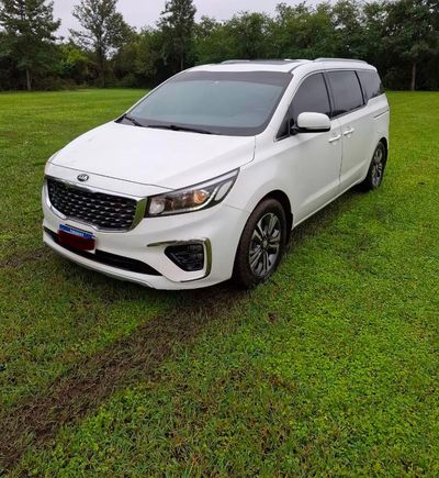 Kia Grand Carnival thumbnail 1