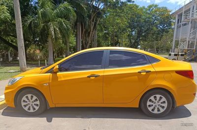 Hyundai Accent miniatura 3