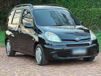 Toyota FunCargo miniatura 2
