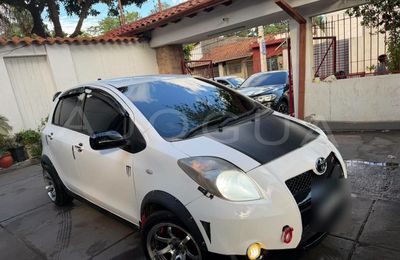 Toyota Vitz thumbnail 1