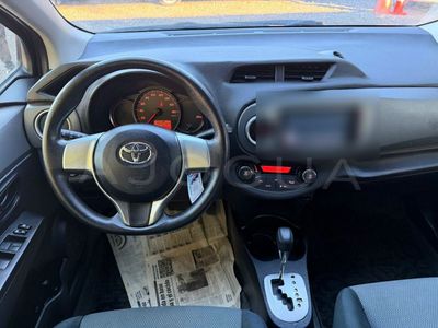 Toyota Vitz miniatura 10