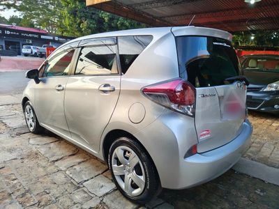 Toyota Ractis miniatura 9