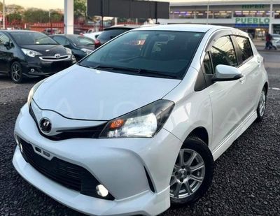 Toyota Vitz miniatura 3