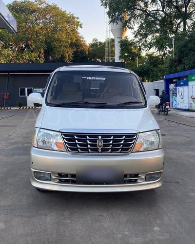 Toyota Gran Hiace thumbnail 1