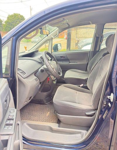 Toyota Noah miniatura 8