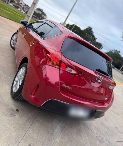 Toyota Auris miniatura 3