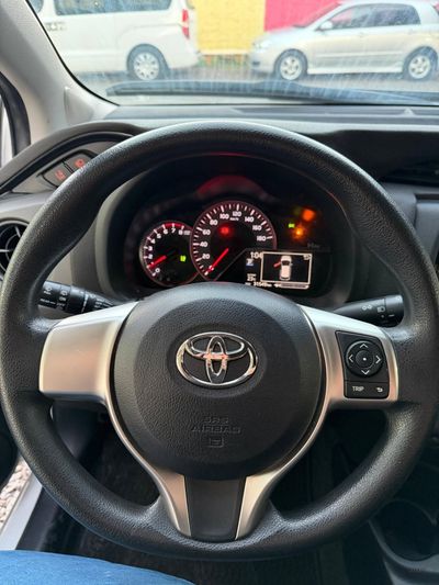 Toyota Voxy miniatura 11