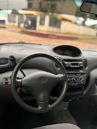 Toyota FunCargo miniatura 3