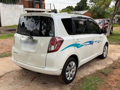 Toyota Ractis miniatura 5