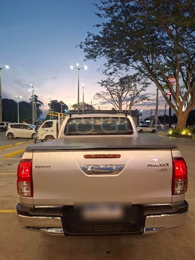 Toyota Hilux miniatura 15