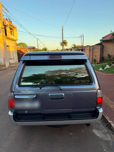 Toyota Hilux Surf miniatura 4