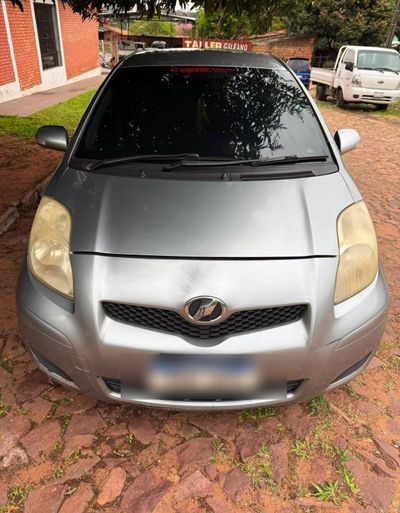 Toyota Vitz thumbnail 1
