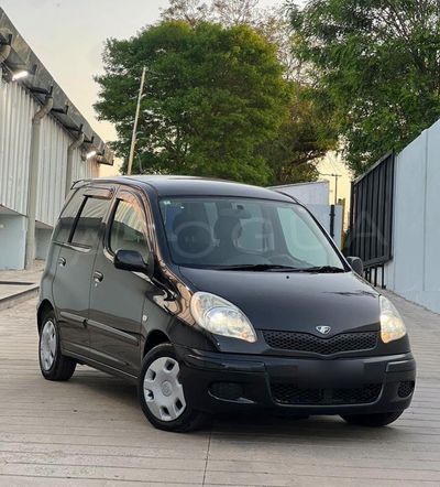 Toyota FunCargo miniatura 2