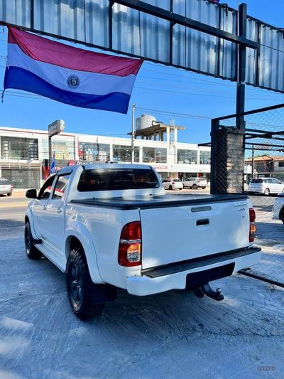 Toyota Hilux miniatura 4