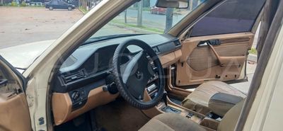 Mercedes-Benz 300D miniatura 13