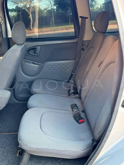 Toyota FunCargo miniatura 6
