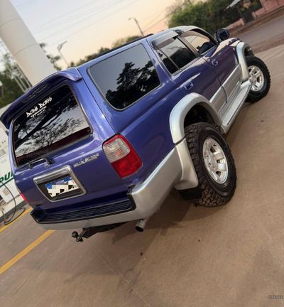 Toyota Hilux miniatura 5