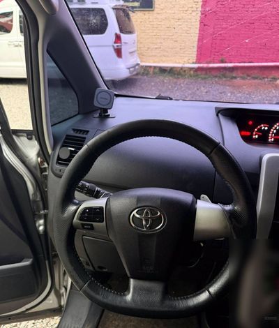 Toyota Voxy miniatura 7