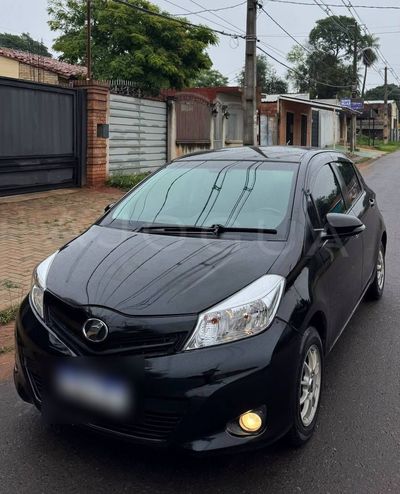 Toyota Vitz thumbnail 1