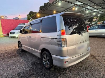 Toyota Voxy miniatura 4