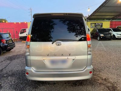 Toyota Voxy miniatura 9