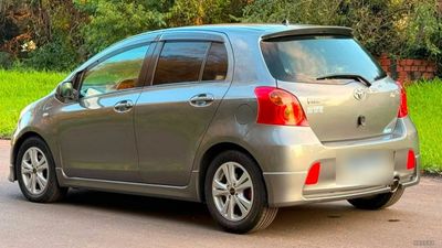Toyota Vitz miniatura 2